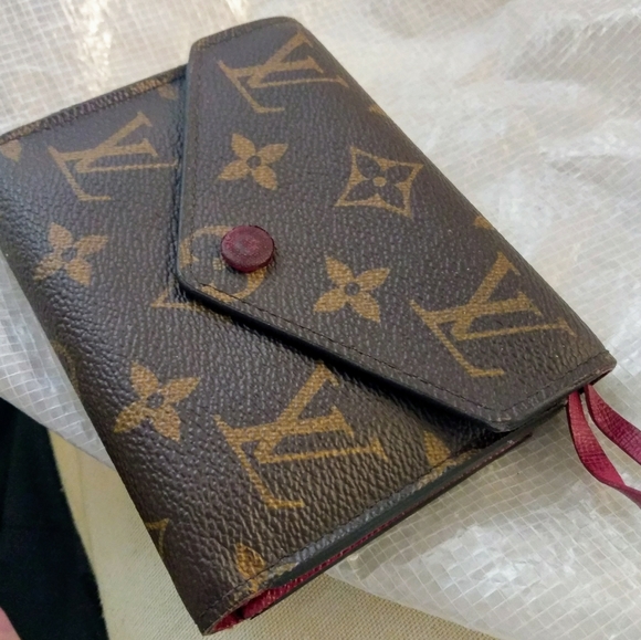 Louis Vuitton Handbags - Authentic Louis Vuitton Monogram Victorine Wallet in Fuchsia